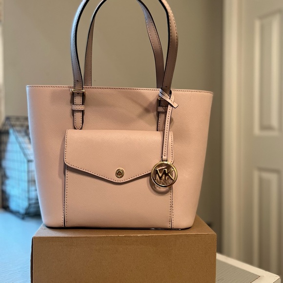 Michael Kors purse in Pink - Picture 11 of 14